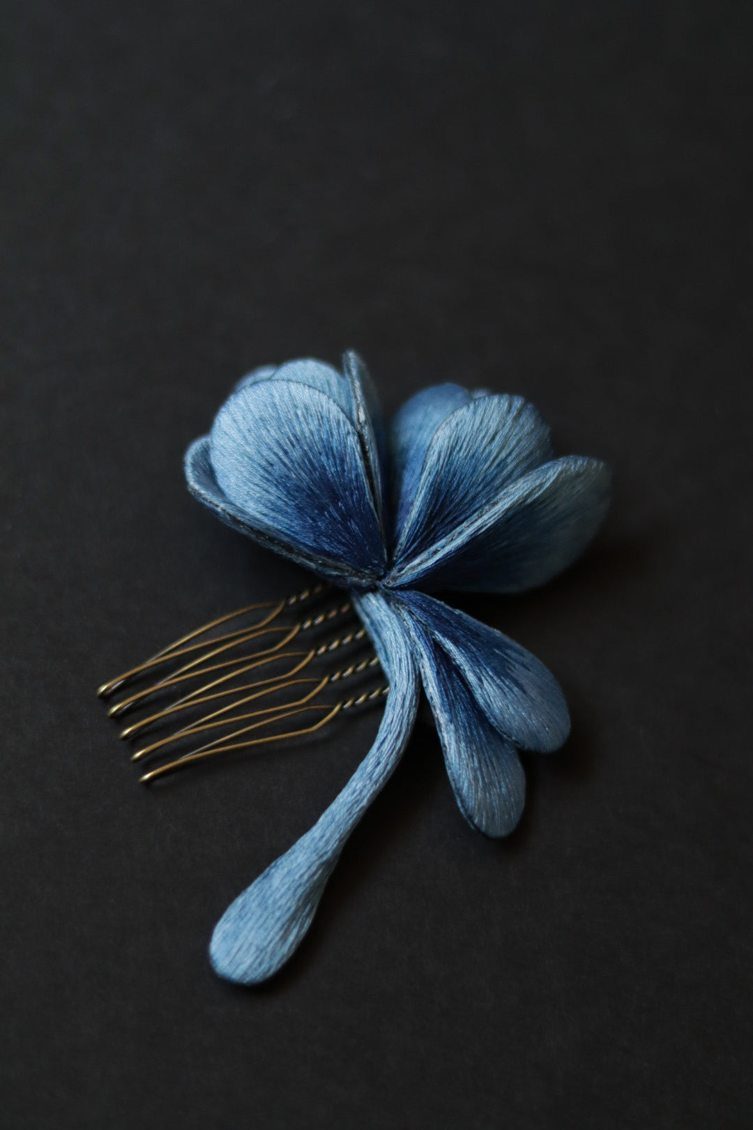 Emi Takazawa: Comb | Hair accessories