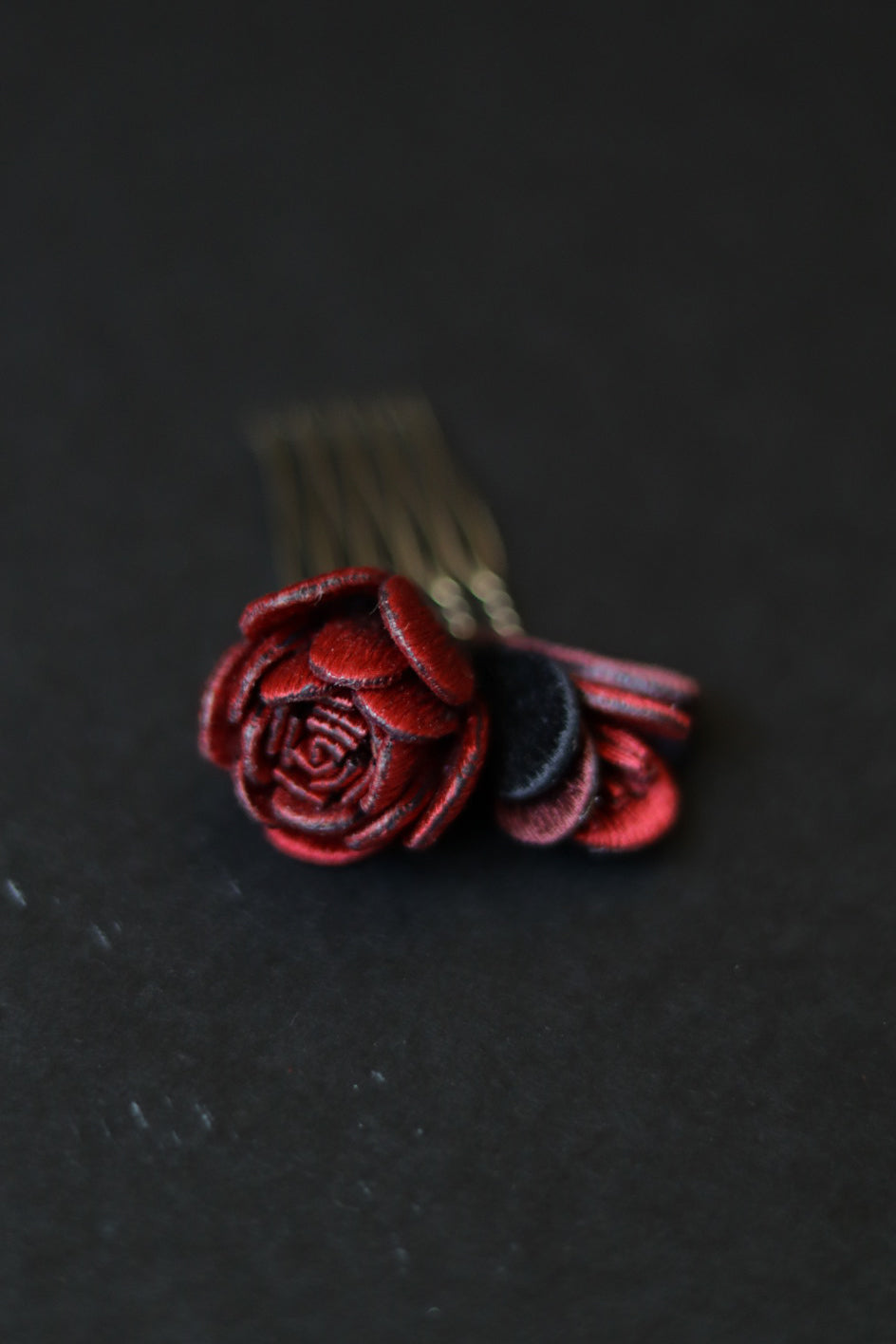 Emi Takazawa: Comb | Hair accessories