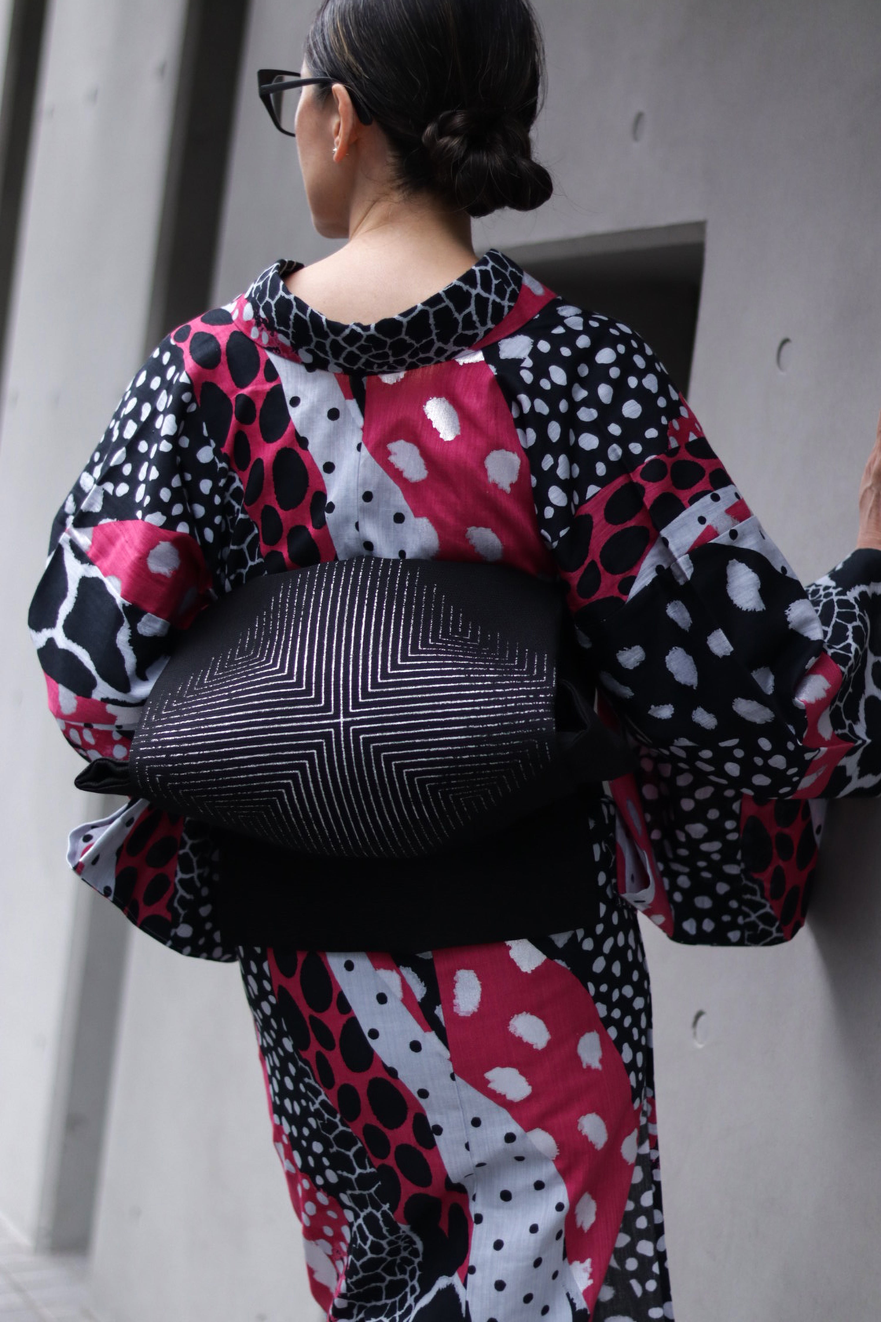 [Ready-to-wear] Andalusian Yearning, Black and Pink Foil (Komutaya Genbei): Yukata | Women's | Ready-to-wear