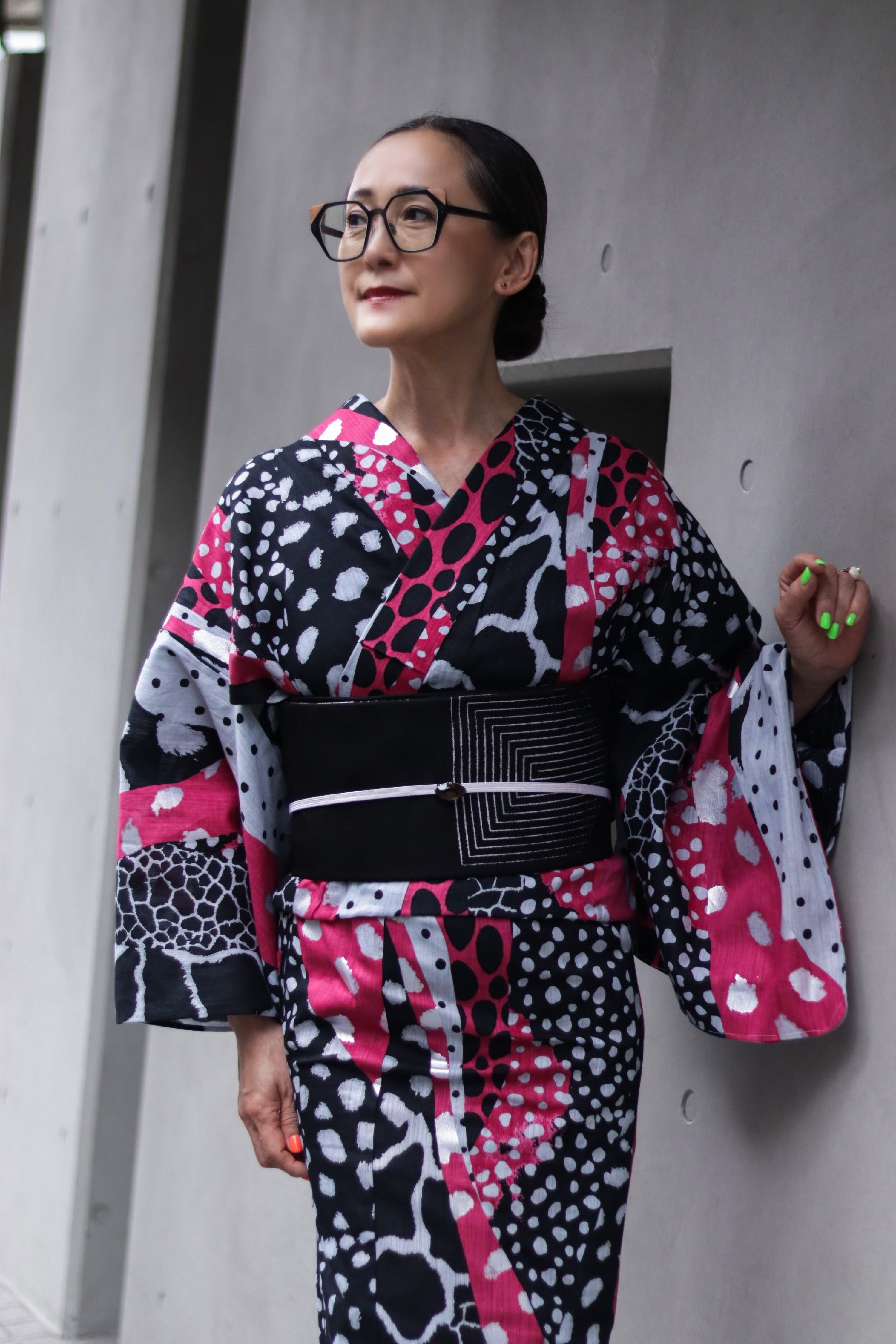 [Ready-to-wear] Andalusian Yearning, Black and Pink Foil (Komutaya Genbei): Yukata | Women's | Ready-to-wear