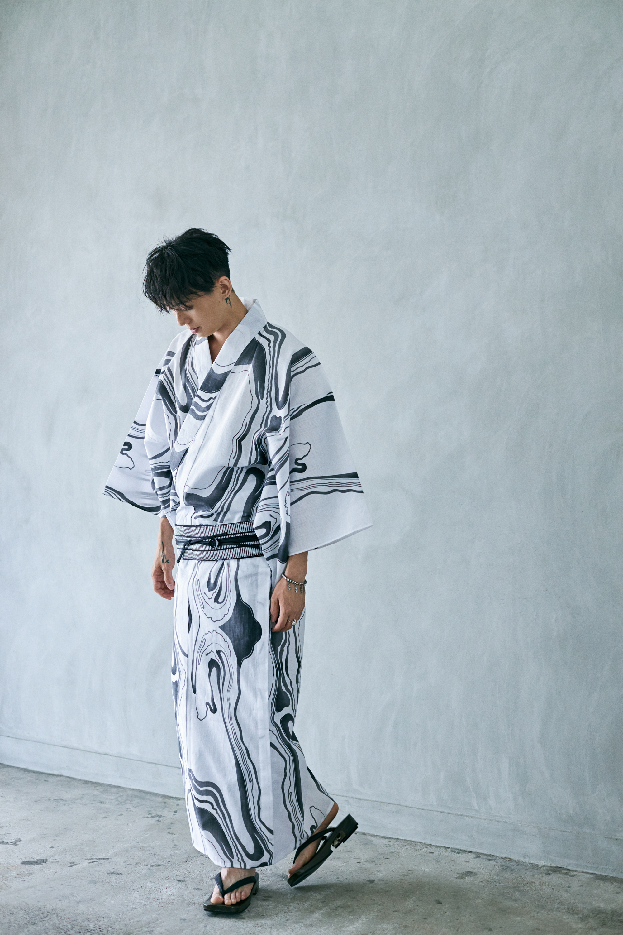 Sumi-nagashi white/black (KAPUKI original): Yukata