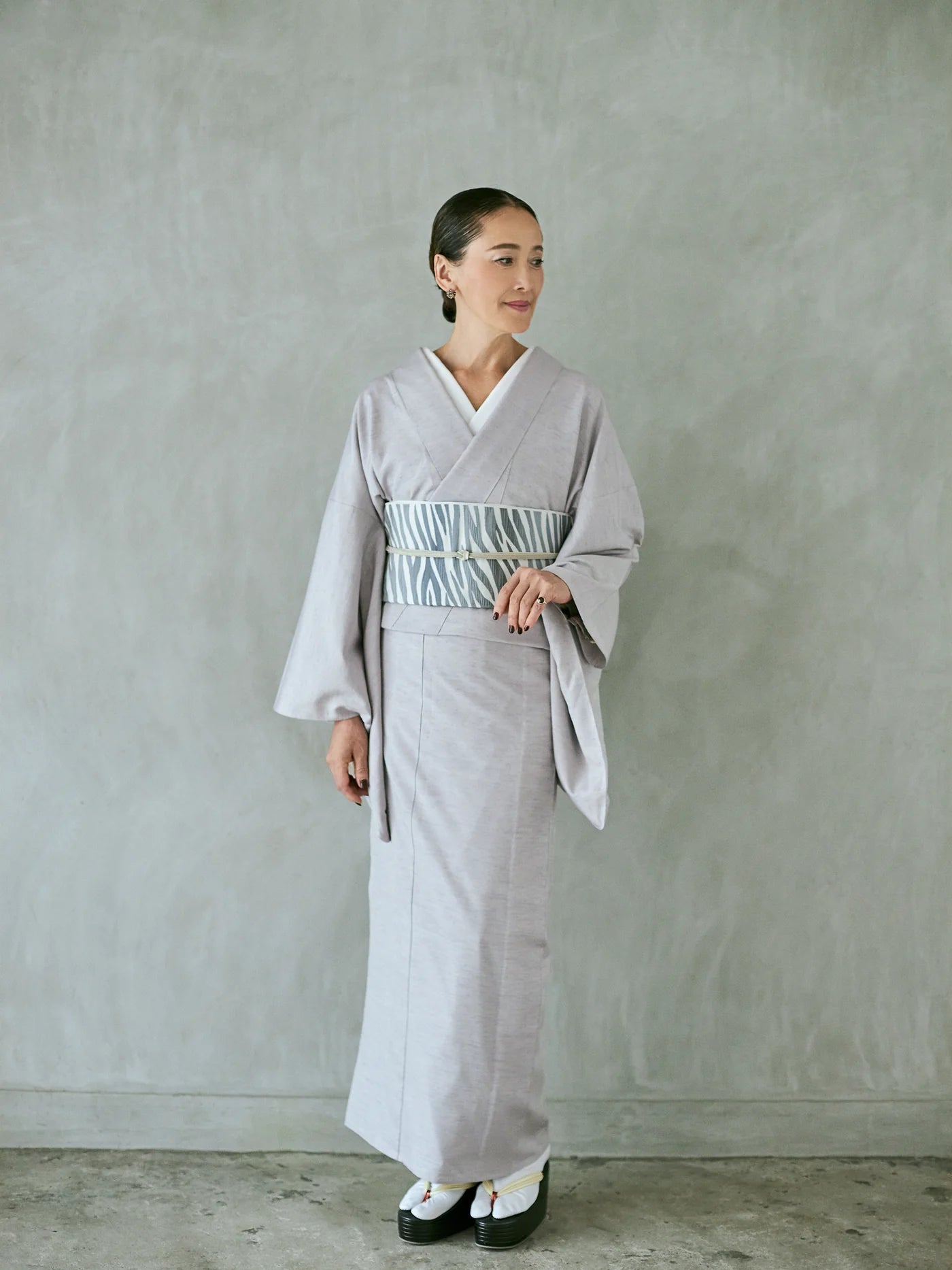 Matelasse Zebra White (Kuroki Orimono): Nagoya Obi | 8 Sun | Hakata Ori | Pure Silk (tailoring fee included)