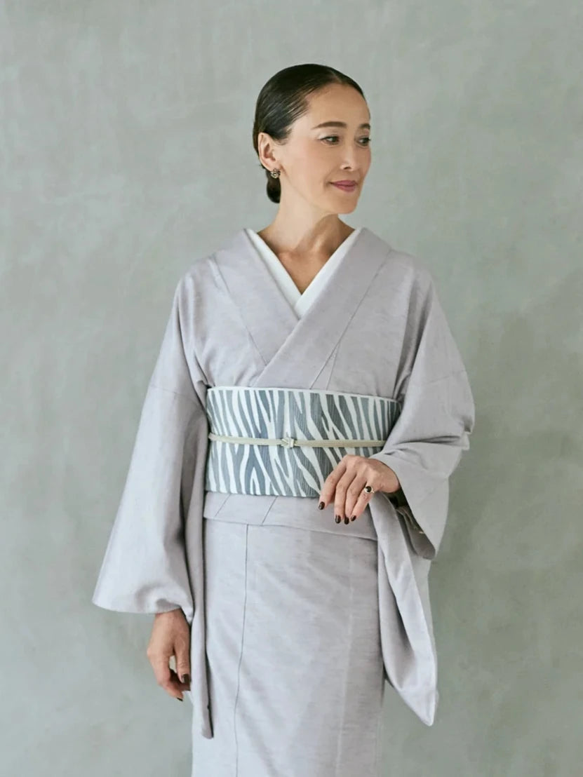 Matelasse Zebra White (Kuroki Orimono): Nagoya Obi | 8 Sun | Hakata Ori | Pure Silk (tailoring fee included)