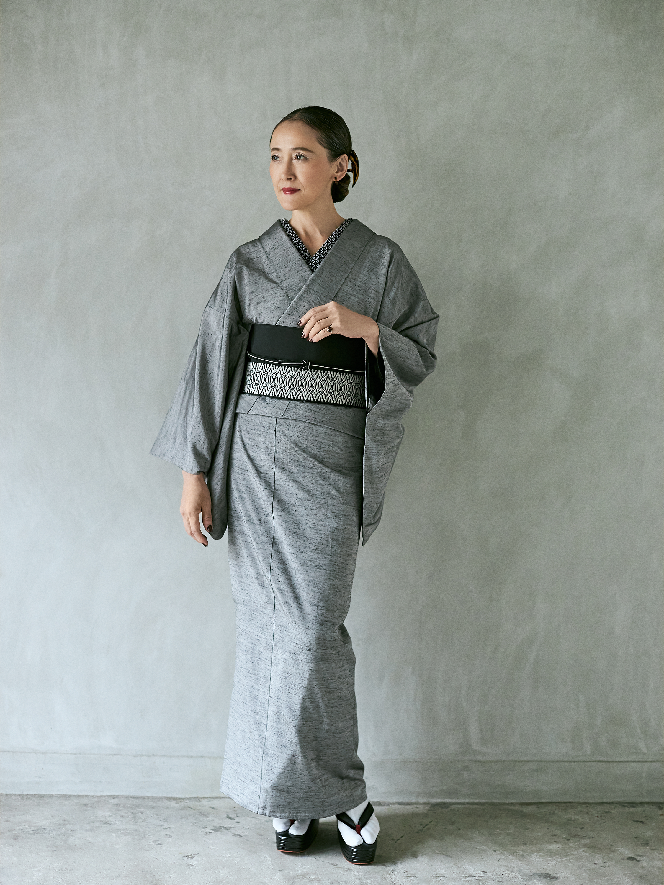 Fabric Yonezawa Ori Juyo Tsumugi “Hibiki” Gray