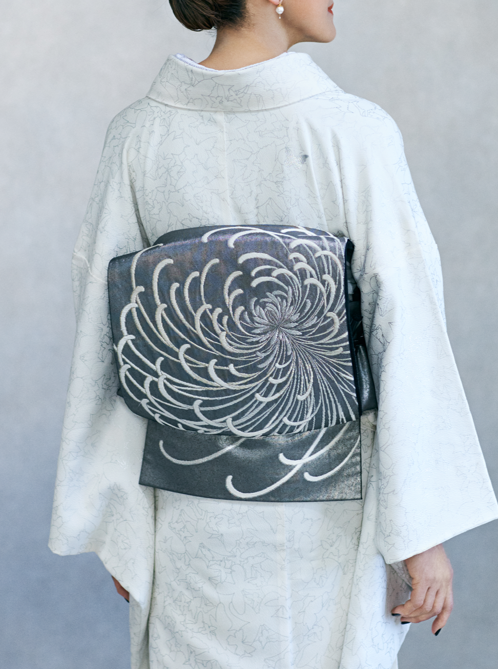 Fukuro obi "Confession of the Chrysanthemum, Dance of the Ran-Chrysanthemum" with a drum pattern by Kondaya Genbei: Pure silk | Silver foil (tailoring fee included)