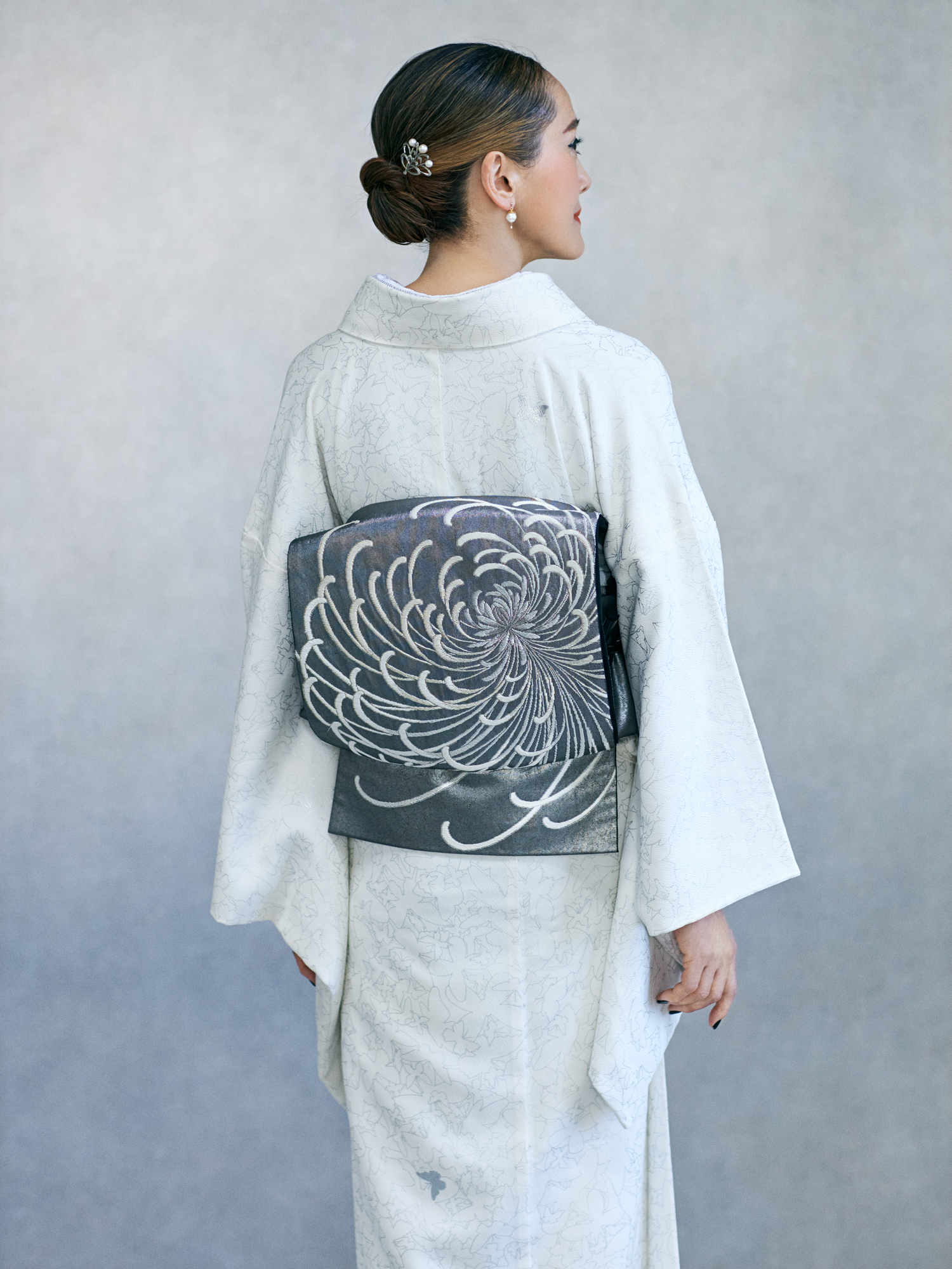 Fukuro obi "Confession of the Chrysanthemum, Dance of the Ran-Chrysanthemum" with a drum pattern by Kondaya Genbei: Pure silk | Silver foil (tailoring fee included)