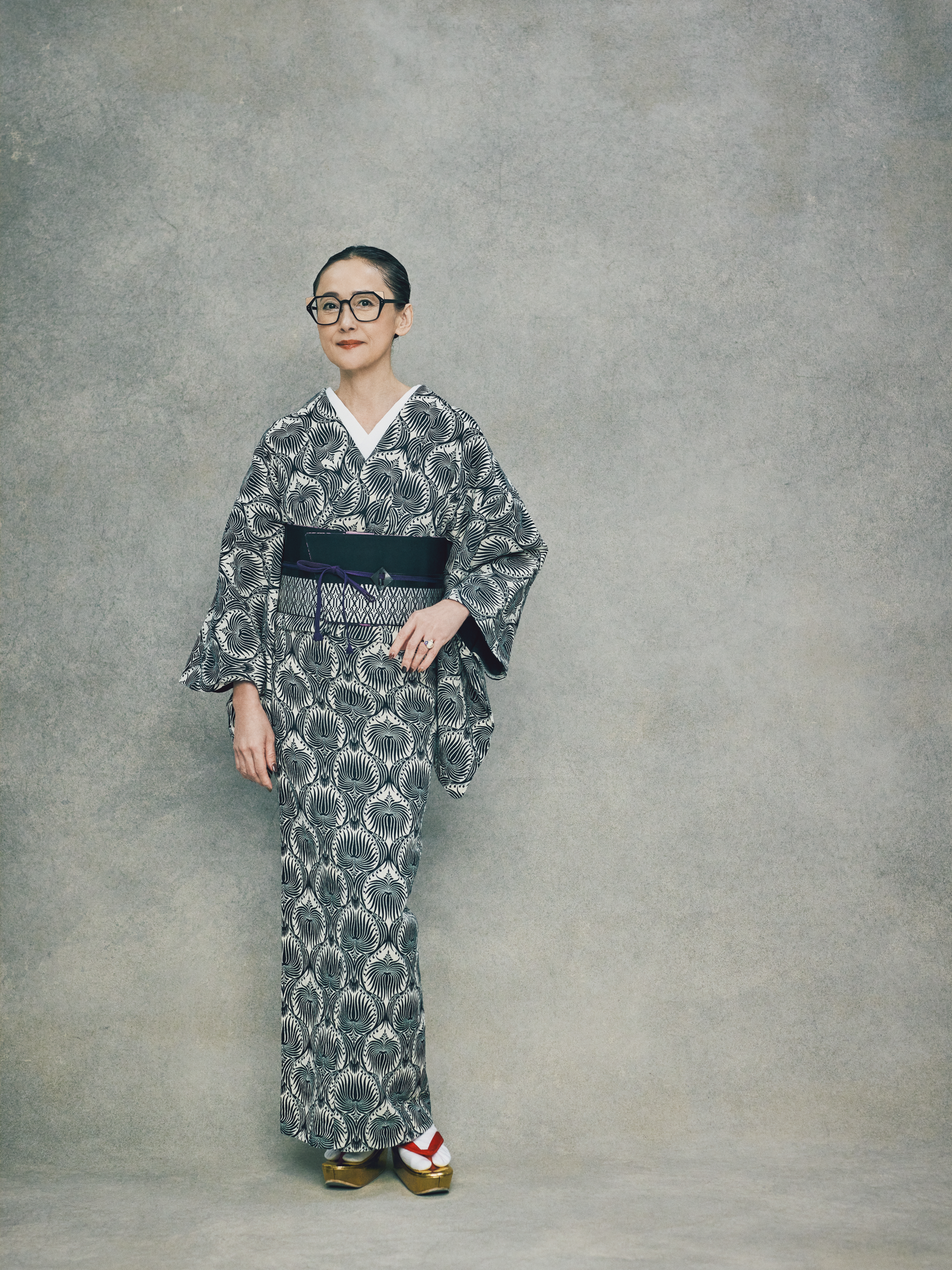 Asayo Arabesque pattern, white x black (Komidaya Genbei): Taima cloth | Kimono