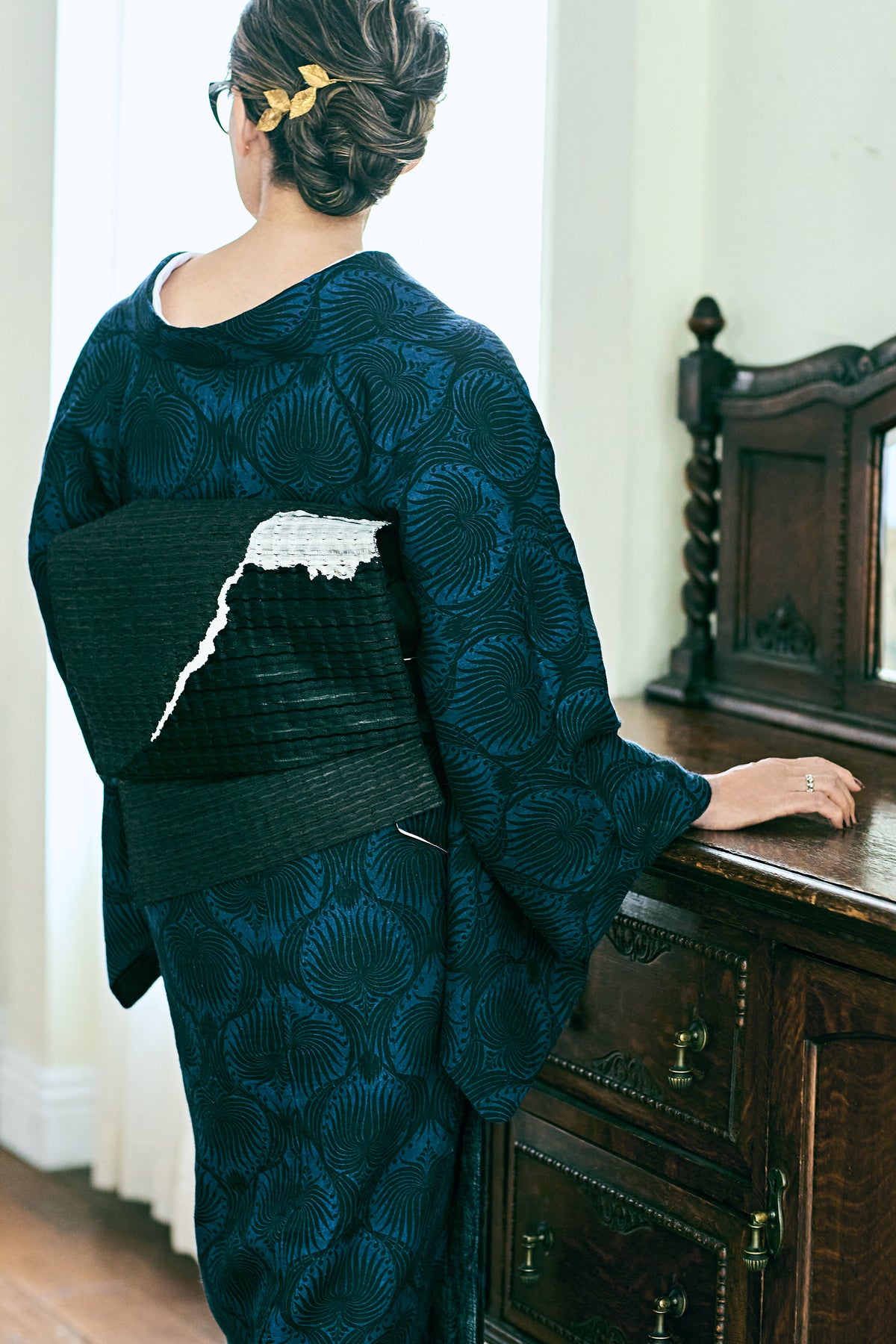 Asayo Arabesque Pattern Navy Blue and Black (Komutaya Genbei): Hemp Cloth | Kimono