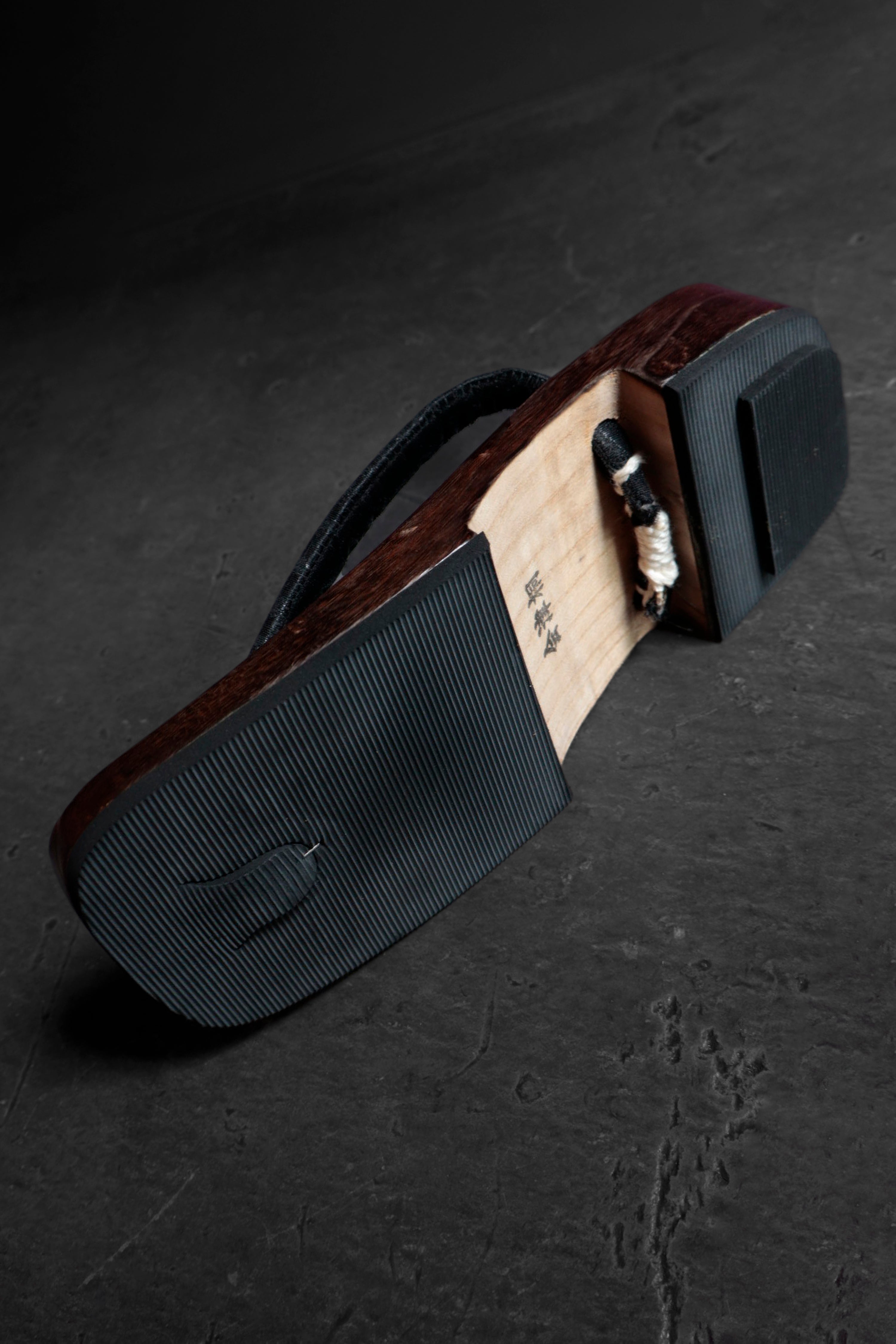 Aizu Kiriyaki Ukon Crow Strap (KAPUKI Original): Geta | Men's