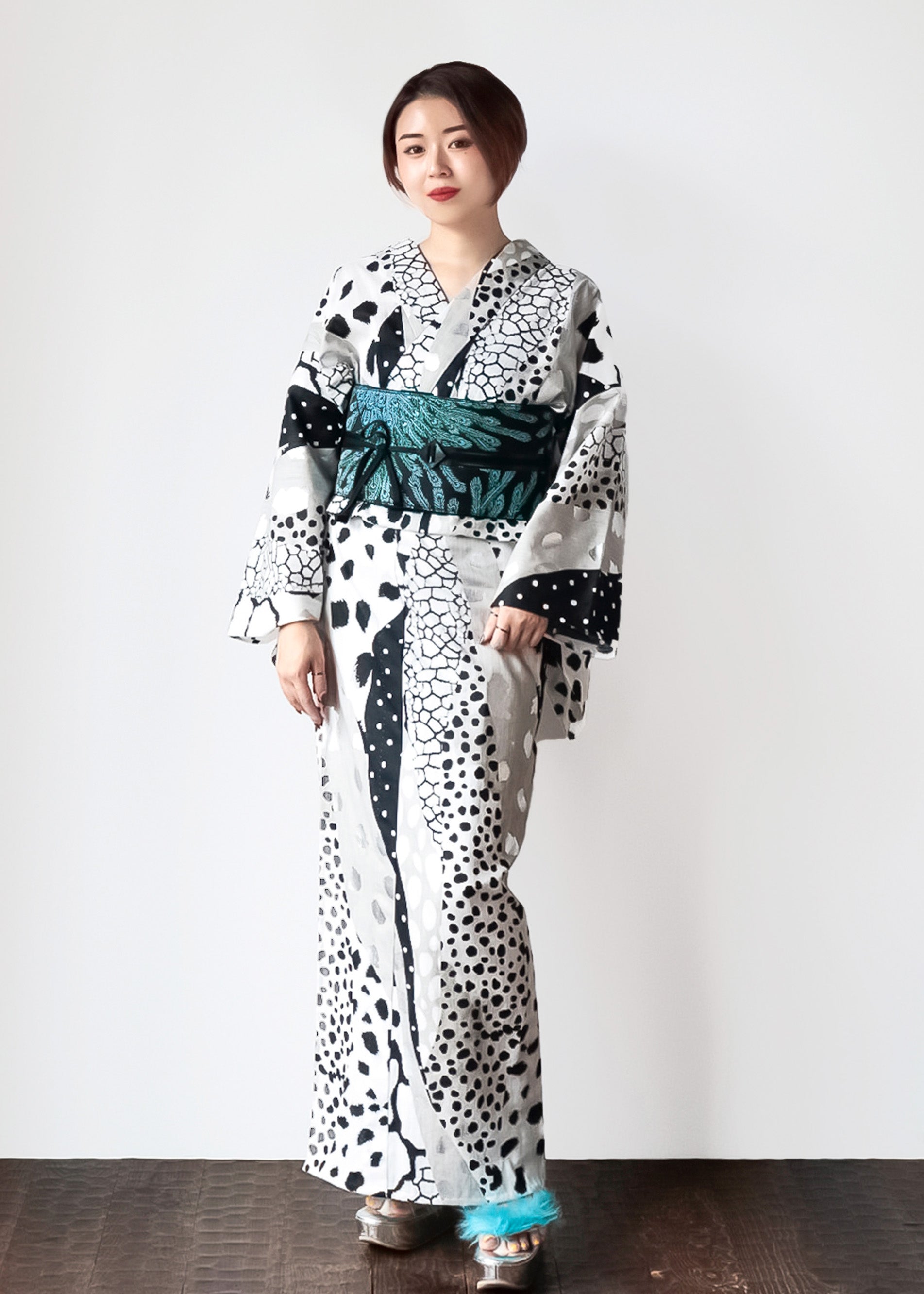 [Ready-to-wear] Andalusian Yearning Monotone Foil (Komutaya Genbei): Yukata | Women's | Ready-to-wear