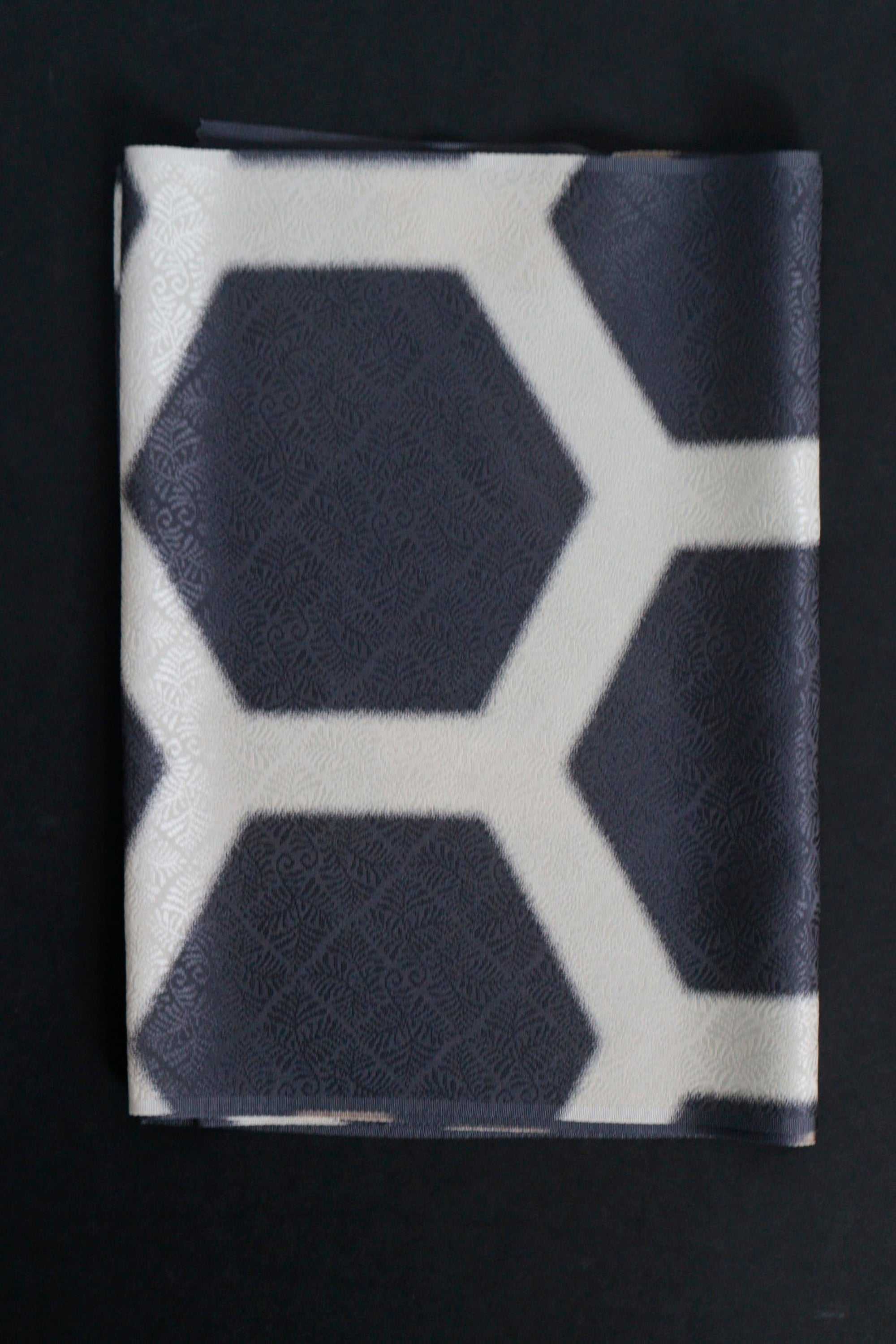 Yuzen Obiage (Sash) with Large Tortoiseshell Pattern, Erihide, Gray