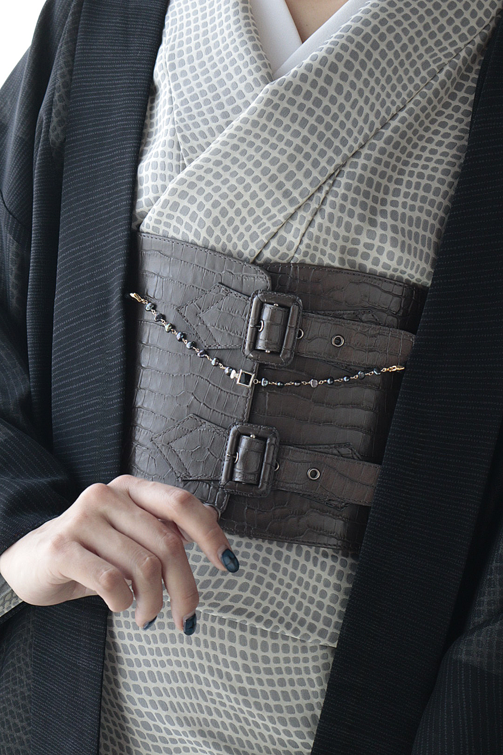 羽織紐｜ブレスレット｜クラスプ スクエアゴールド × ブラックパール｜ecoRAL