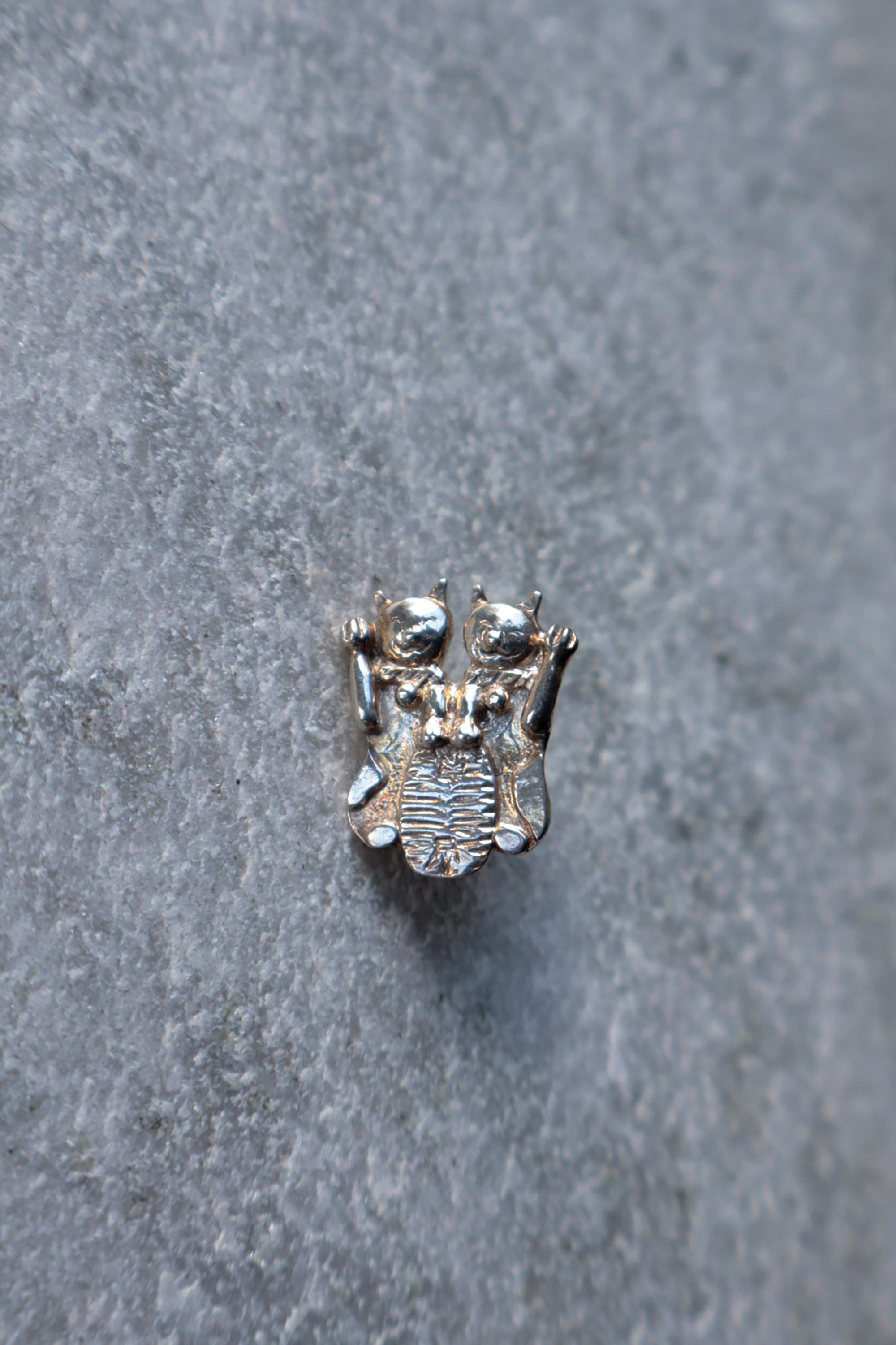 帯留め｜笑招き猫 シルバー｜ecoRAL