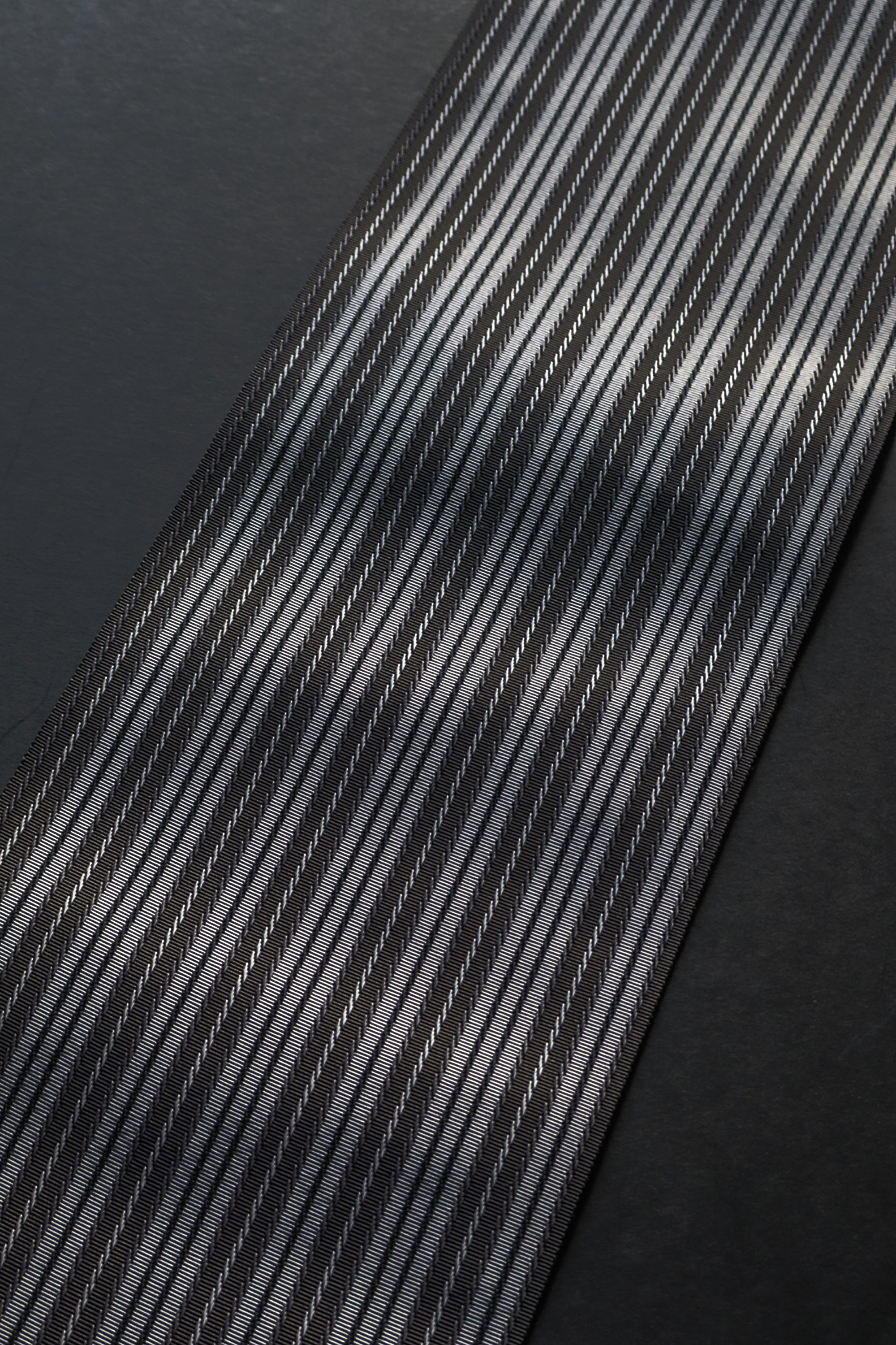 半巾帯｜四寸単｜麻絹 グレー×黒｜西村織物