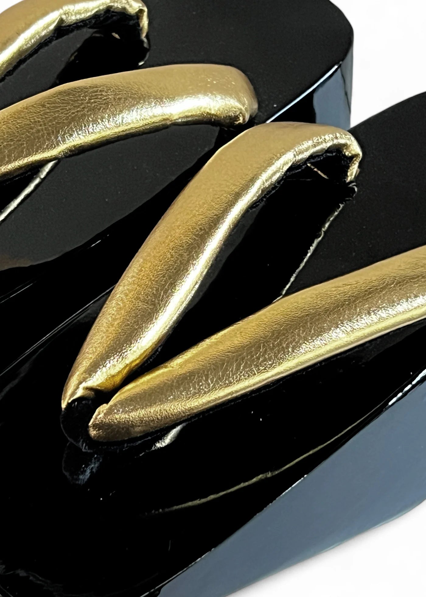 Black painted pokkuri metallic gold (KAPUKI original): Geta