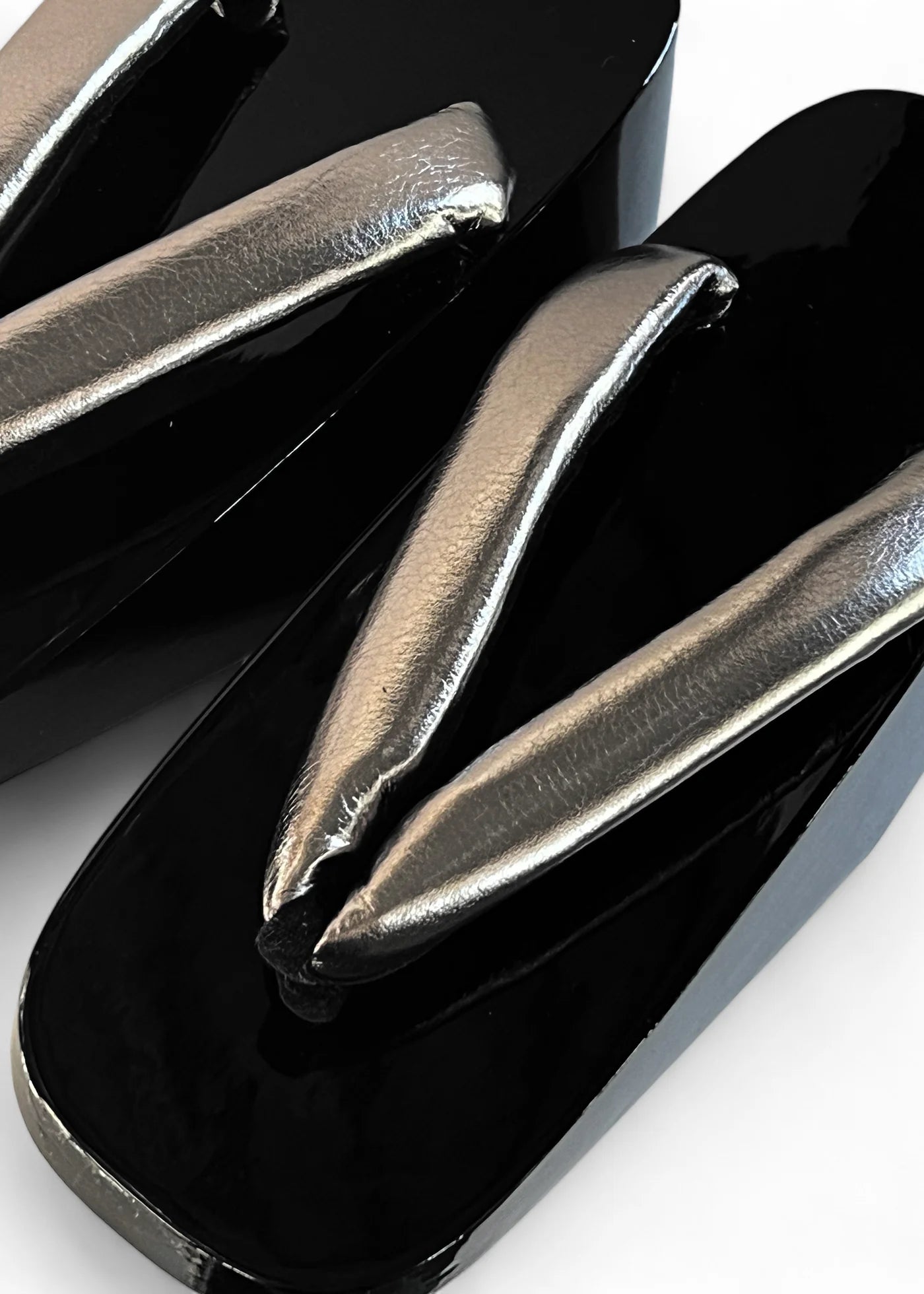 Black painted pokkuri metallic silver (KAPUKI original): Geta