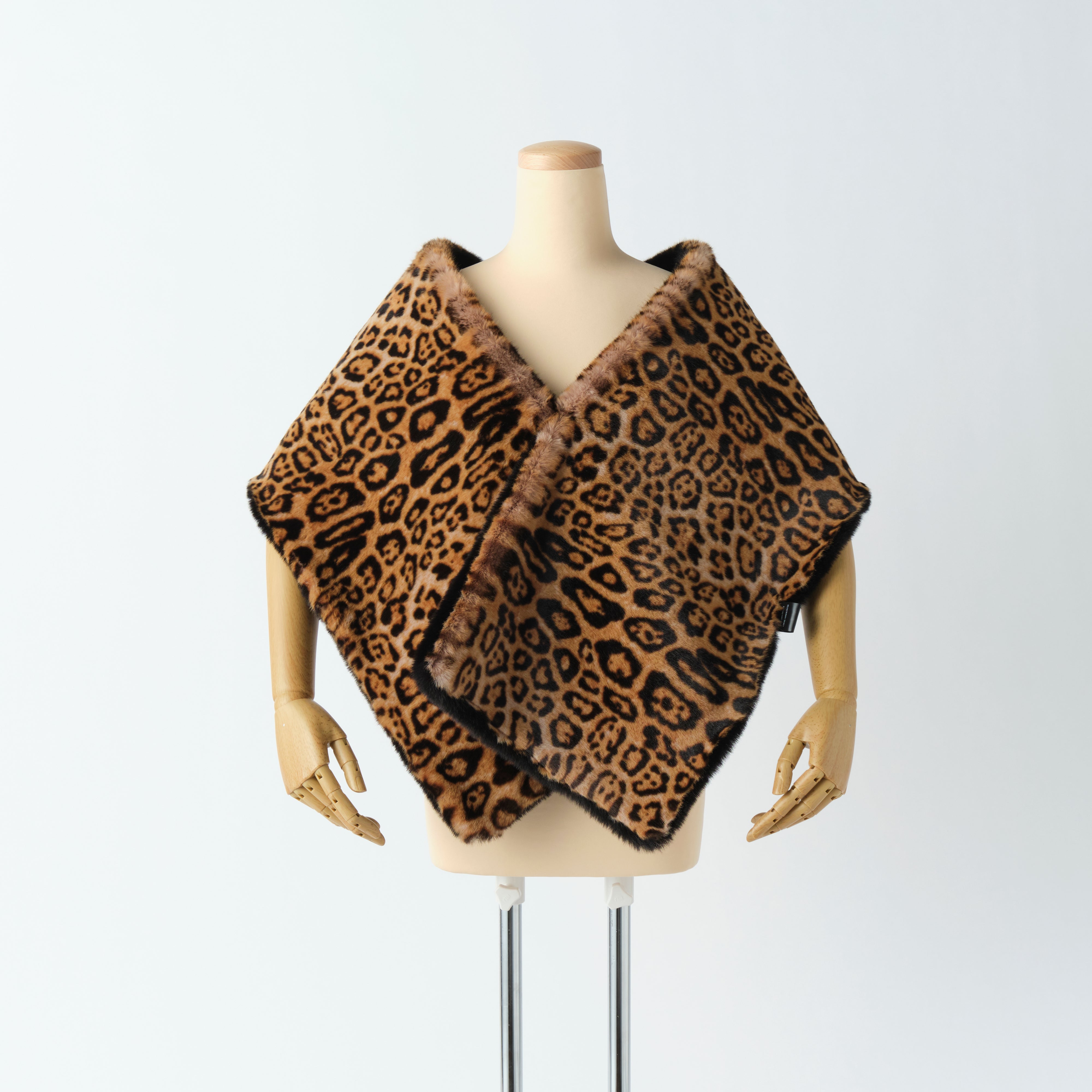 "Eco Fur Shawl Leopard Reversible" burself