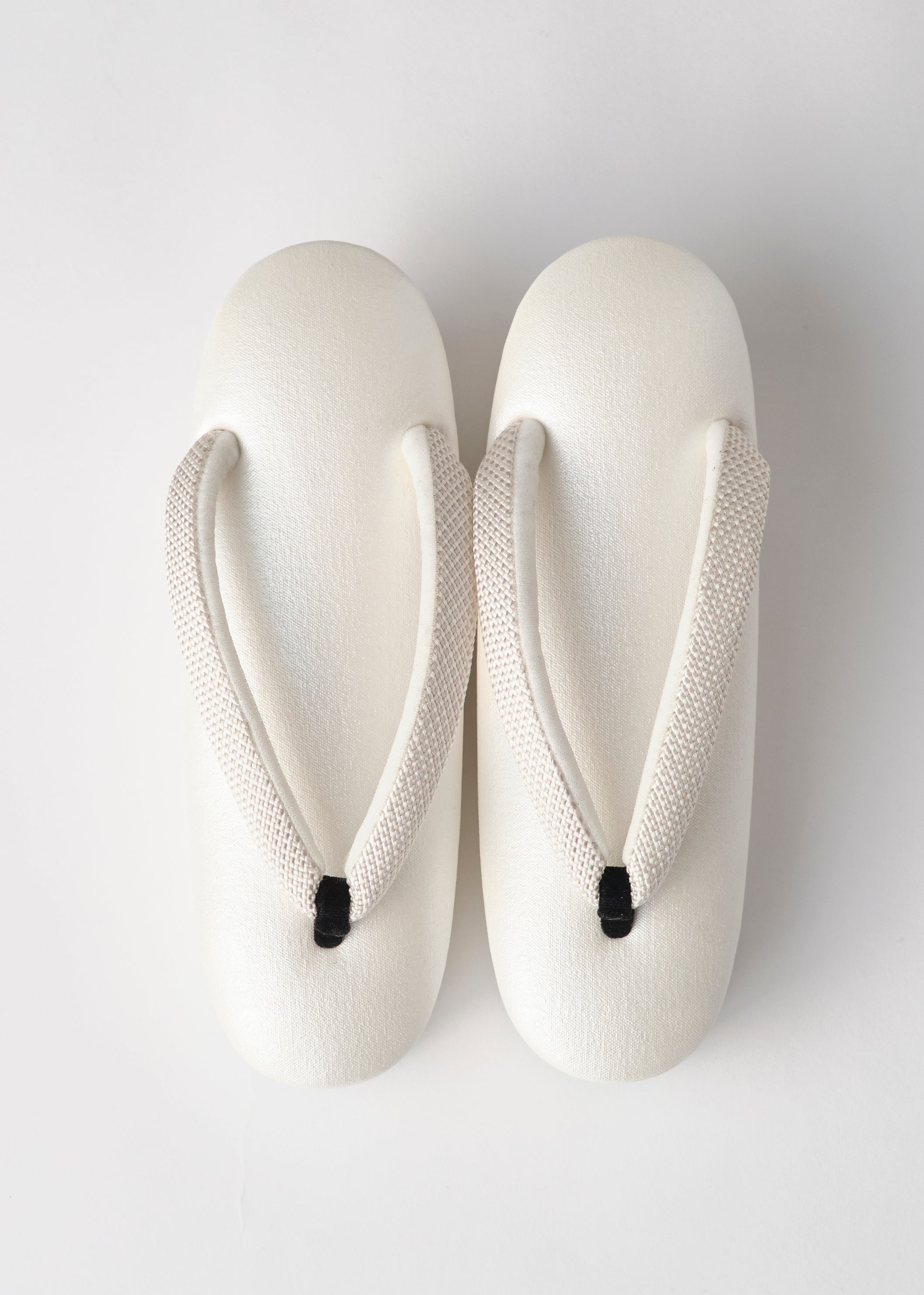 White cotton four-layer sandals (Japanese accessories Sakura x KAPUKI): Sandals | Distribution