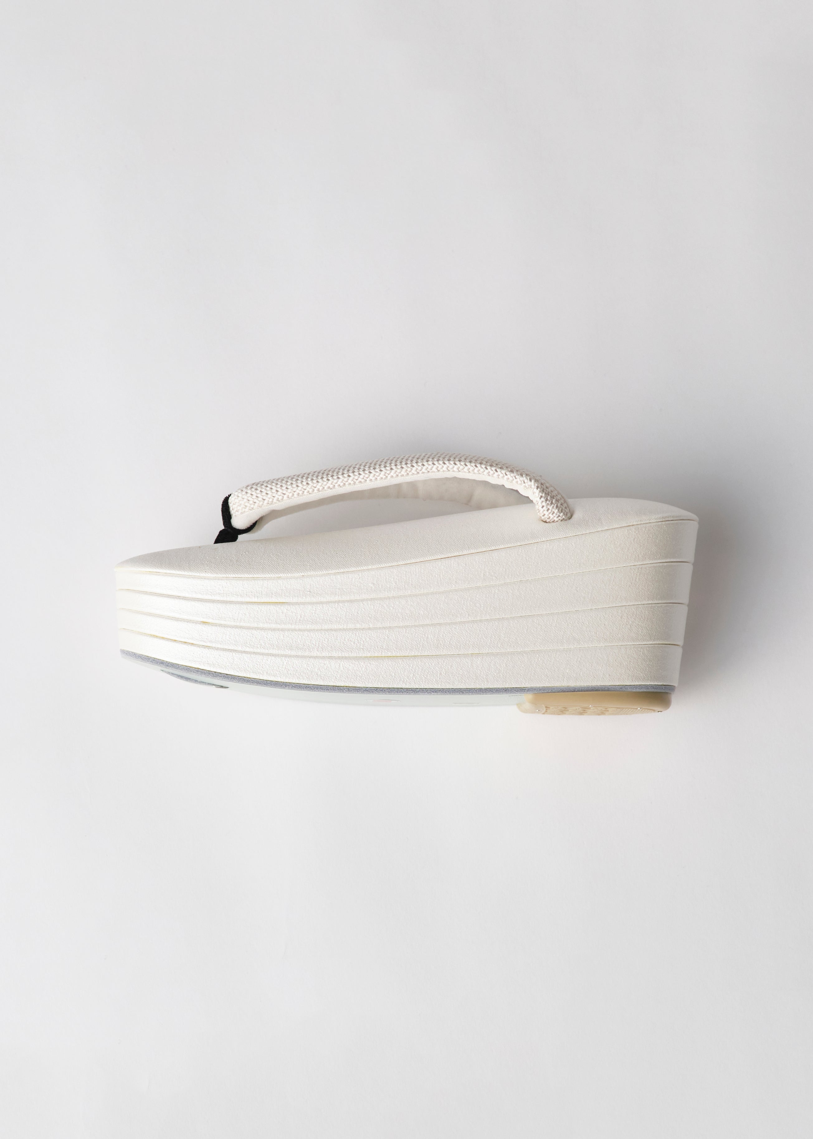 White cotton four-layer sandals (Japanese accessories Sakura x KAPUKI): Sandals | Distribution