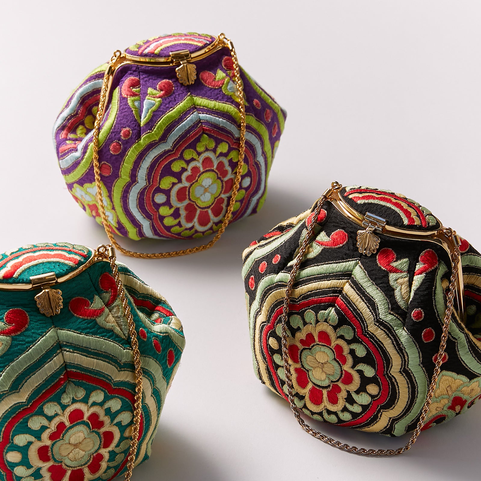 "Embroidered round bag" Japanese accessories Sakura