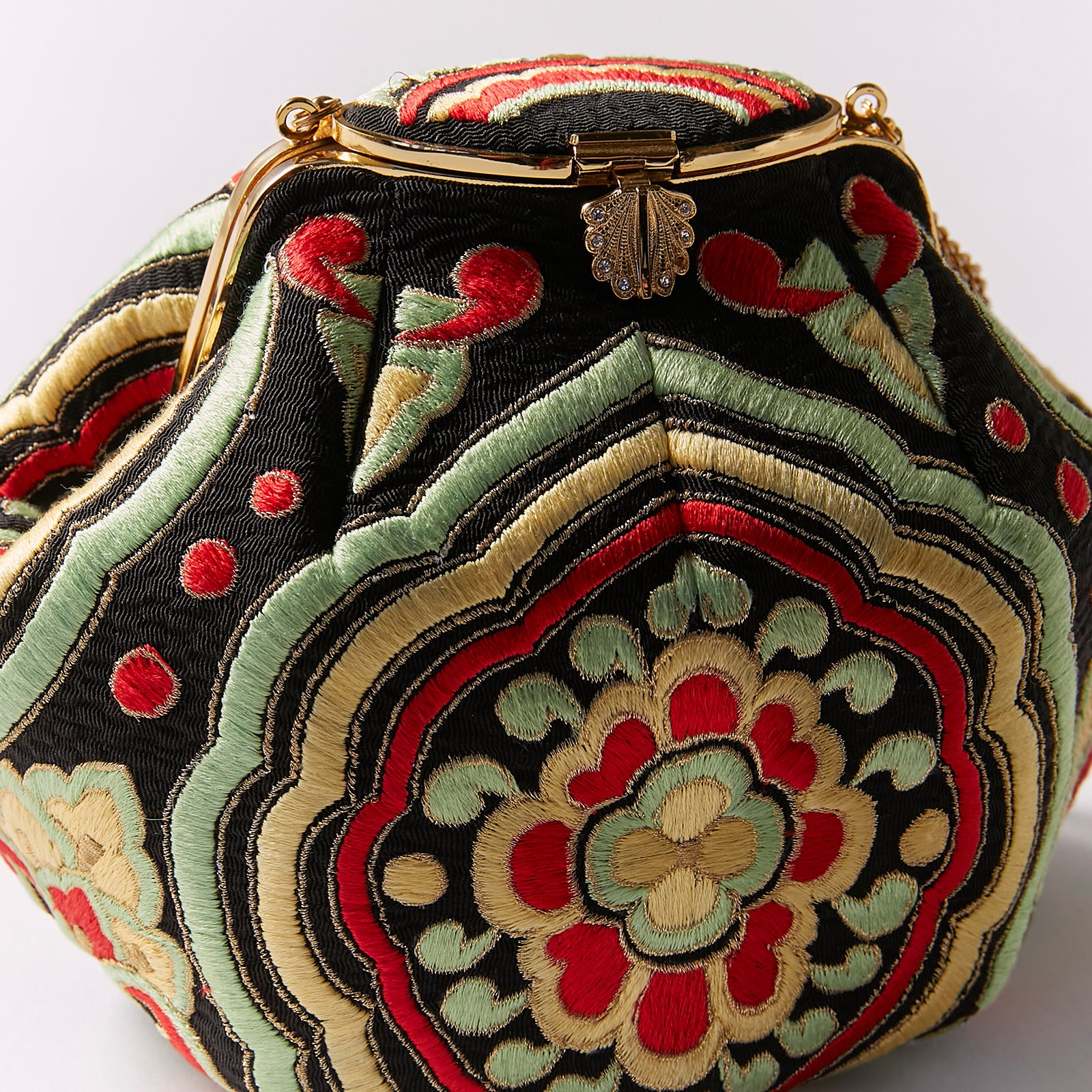 "Embroidered round bag" Japanese accessories Sakura