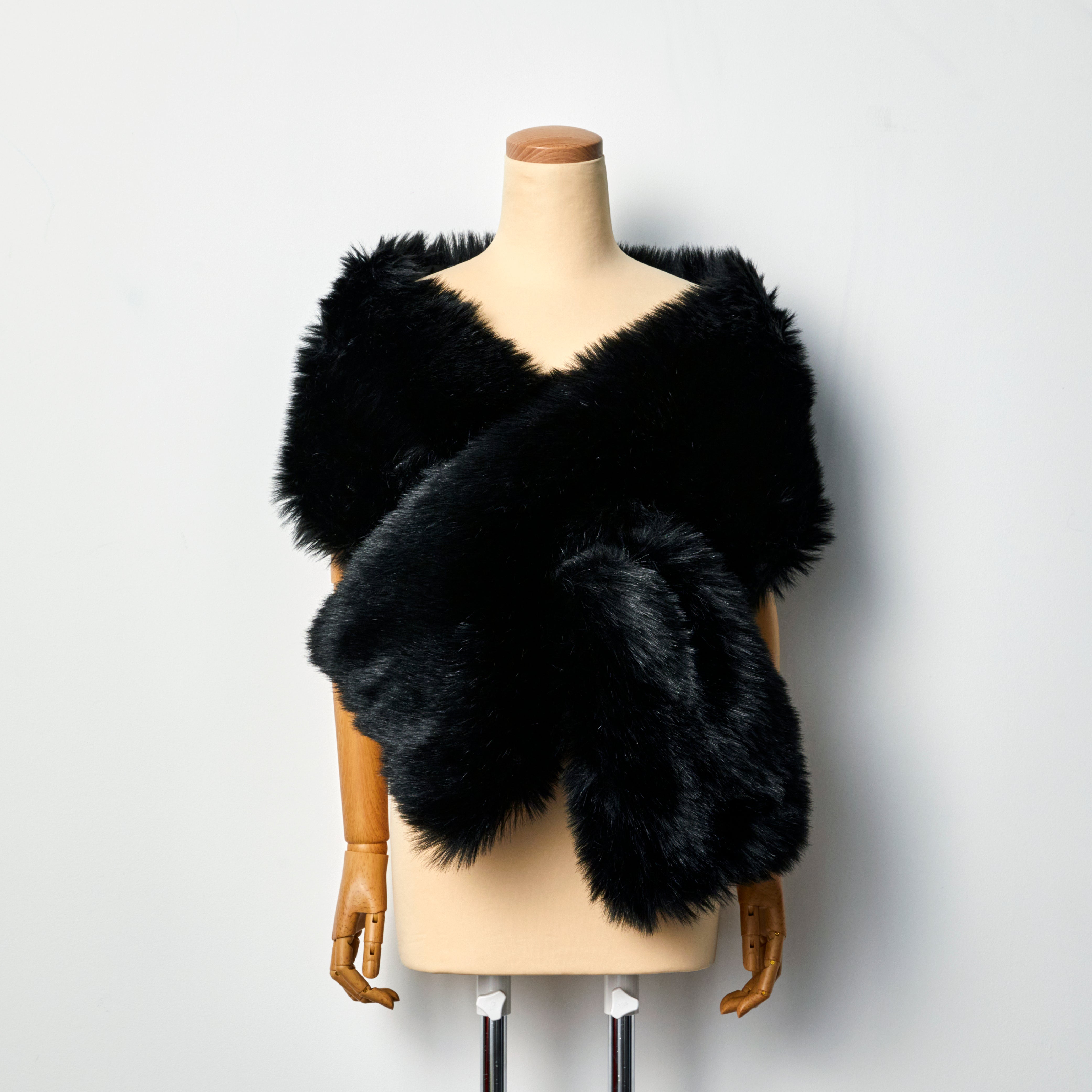 "Eco fur shawl black" burself