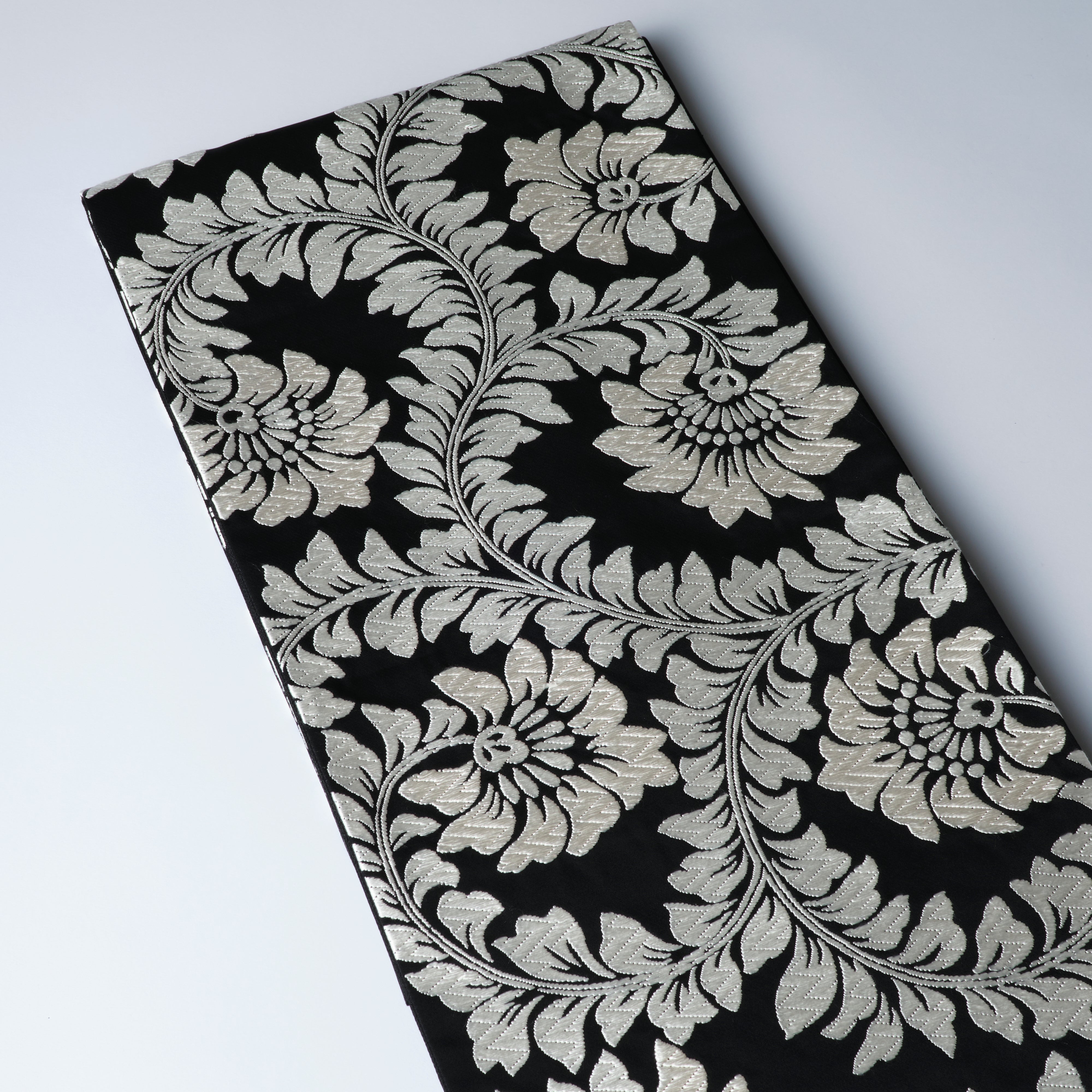 Fukuro obi “arabesque pattern”: Nishijin-ori ｜ Pure silk (tailoring fee included)