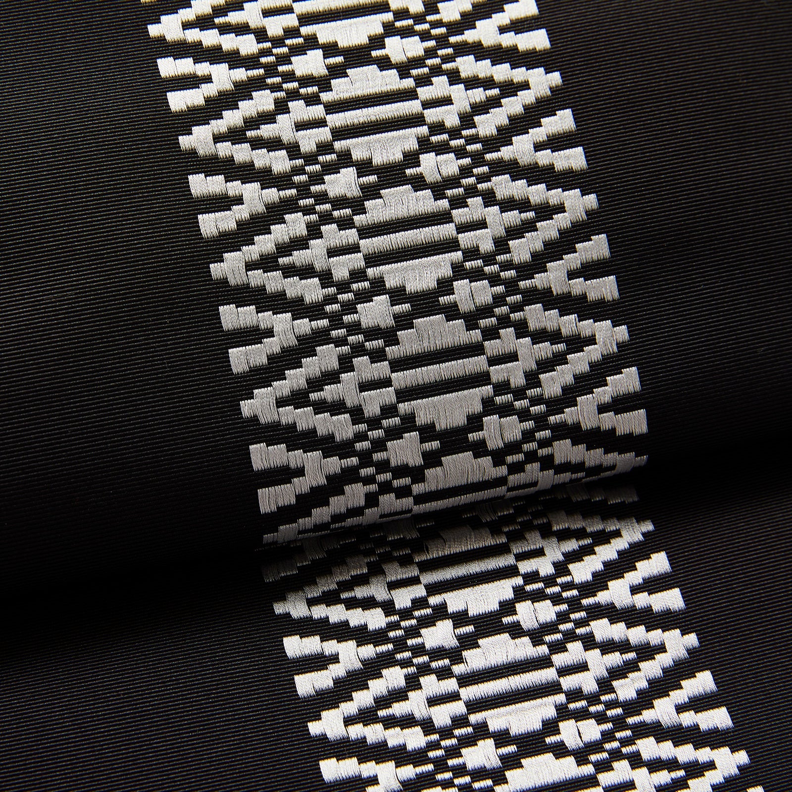Nagoya Obi "Ippon Tokko Black and White" Nishimura Orimono: Hassun | Hakata Ori | Presentation pattern | Pure silk (tailoring fee included)